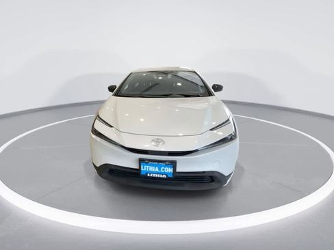 Used 2023 Toyota Prius LE AWD/4WD image 3