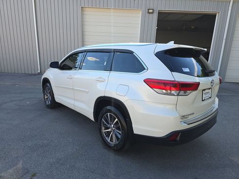 Used 2018 Toyota Highlander XLE w/ Protection Package #3 AWD/4WD image 3