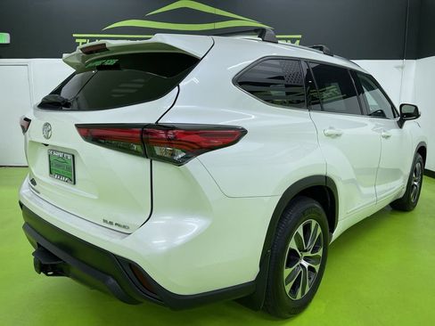 Used 2021 Toyota Highlander XLE image 10