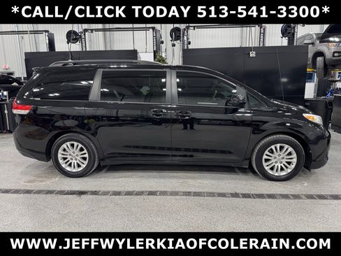 Used 2013 Toyota Sienna XLE image 2