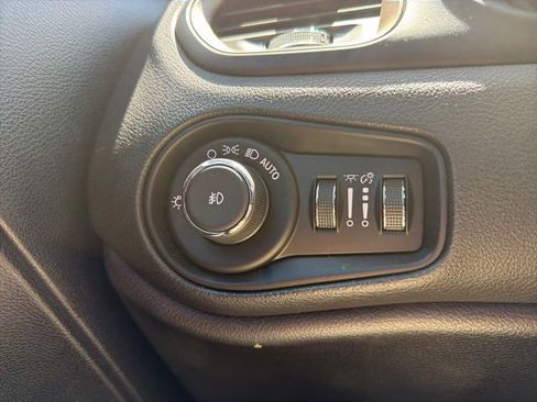 Used 2016 Jeep Renegade Limited AWD/4WD image 23