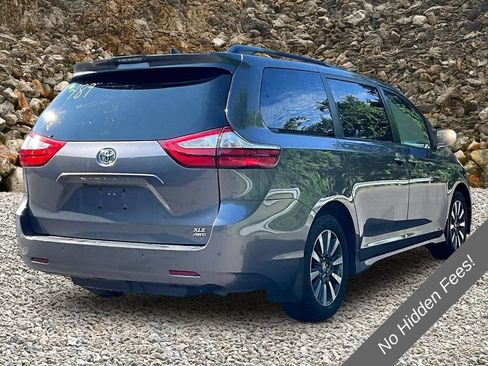 Used 2018 Toyota Sienna XLE Premium AWD/4WD image 2