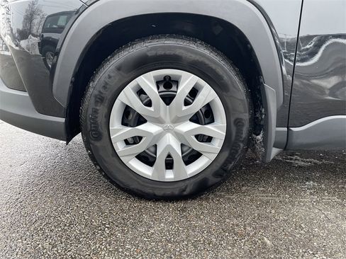 Used 2023 Toyota Corolla Cross L image 9