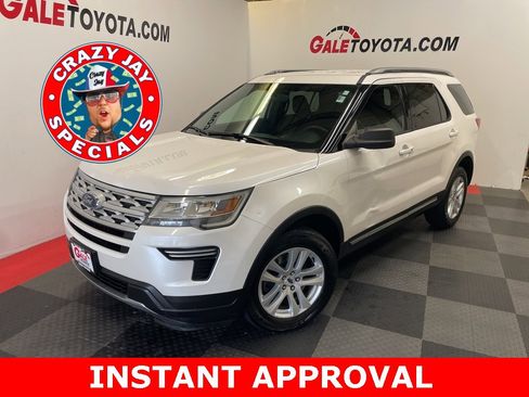 Used 2019 Ford Explorer XLT image 1