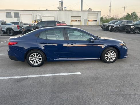Used 2025 Toyota Camry LE w/ Convenience Package image 4