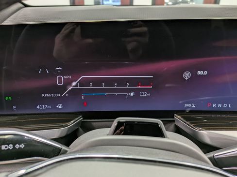 Used 2025 Cadillac Escalade Premium Luxury AWD/4WD image 15