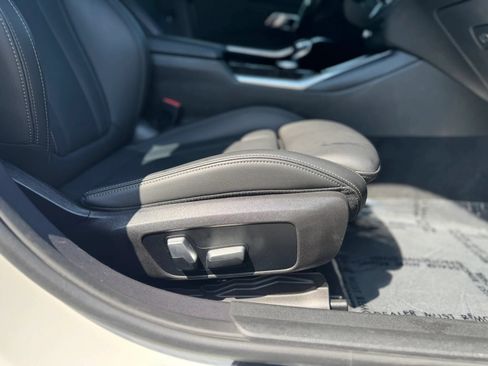 Used 2022 BMW 330i Sedan w/ M Sport Package RWD image 23