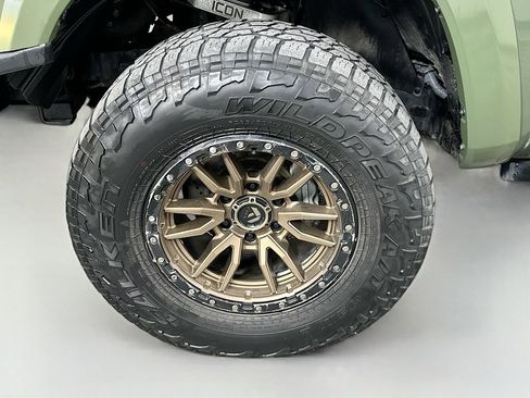 Used 2021 Toyota Tacoma TRD Sport w/ Technology Package AWD/4WD image 29