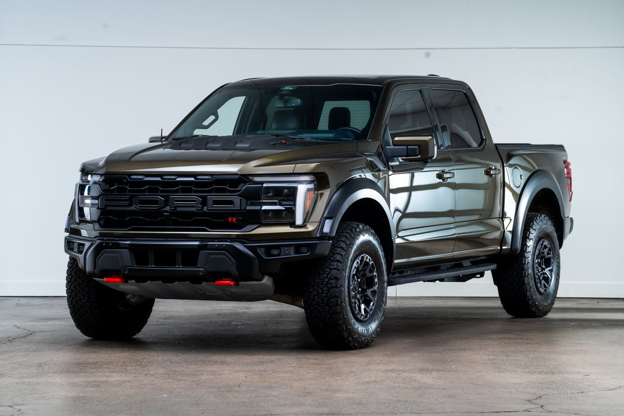 Used 2025 Ford F150 Raptor w/ Equipment Group 803A Raptor R AWD/4WD image 3