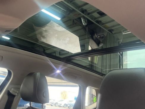 Used 2023 Volkswagen Taos SEL image 18