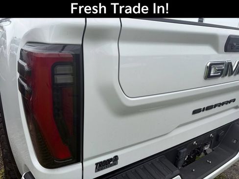 Used 2024 GMC Sierra 2500 AT4 w/ AT4 Premium Plus Package AWD/4WD image 11