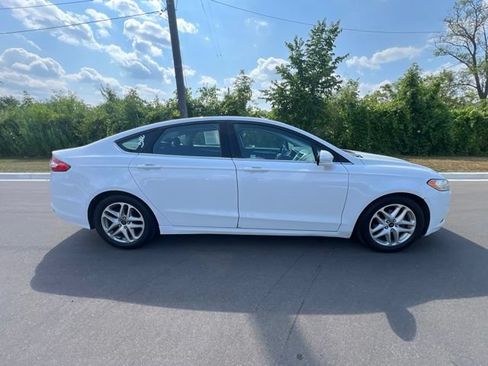 Used 2015 Ford Fusion SE FWD image 4