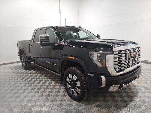 Used 2024 GMC Sierra 2500 Denali w/ Denali Reserve Package AWD/4WD image 4