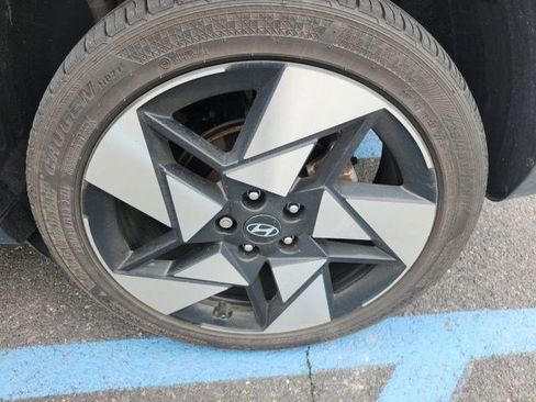 Used 2024 Hyundai Kona Limited AWD/4WD image 11