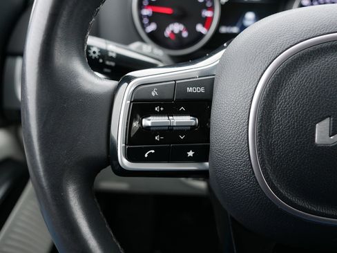 Certified 2024 Kia Carnival LX image 31