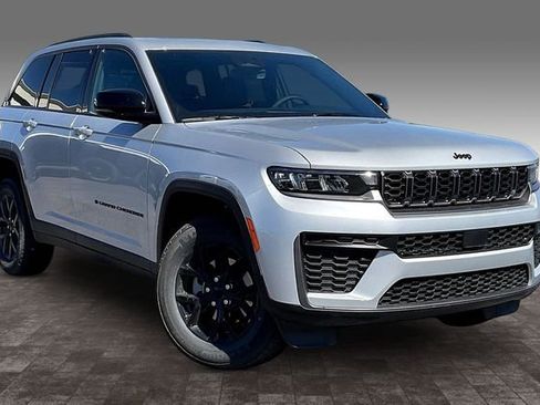 New 2026 Jeep Grand Cherokee Altitude AWD/4WD image 2