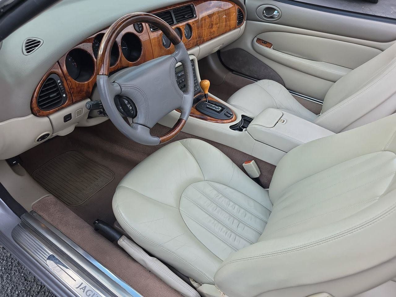 Used 2000 Jaguar XK8 Convertible RWD image 4