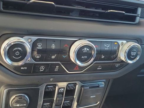 Used 2024 Jeep Gladiator Mojave w/ Technology Group AWD/4WD image 24