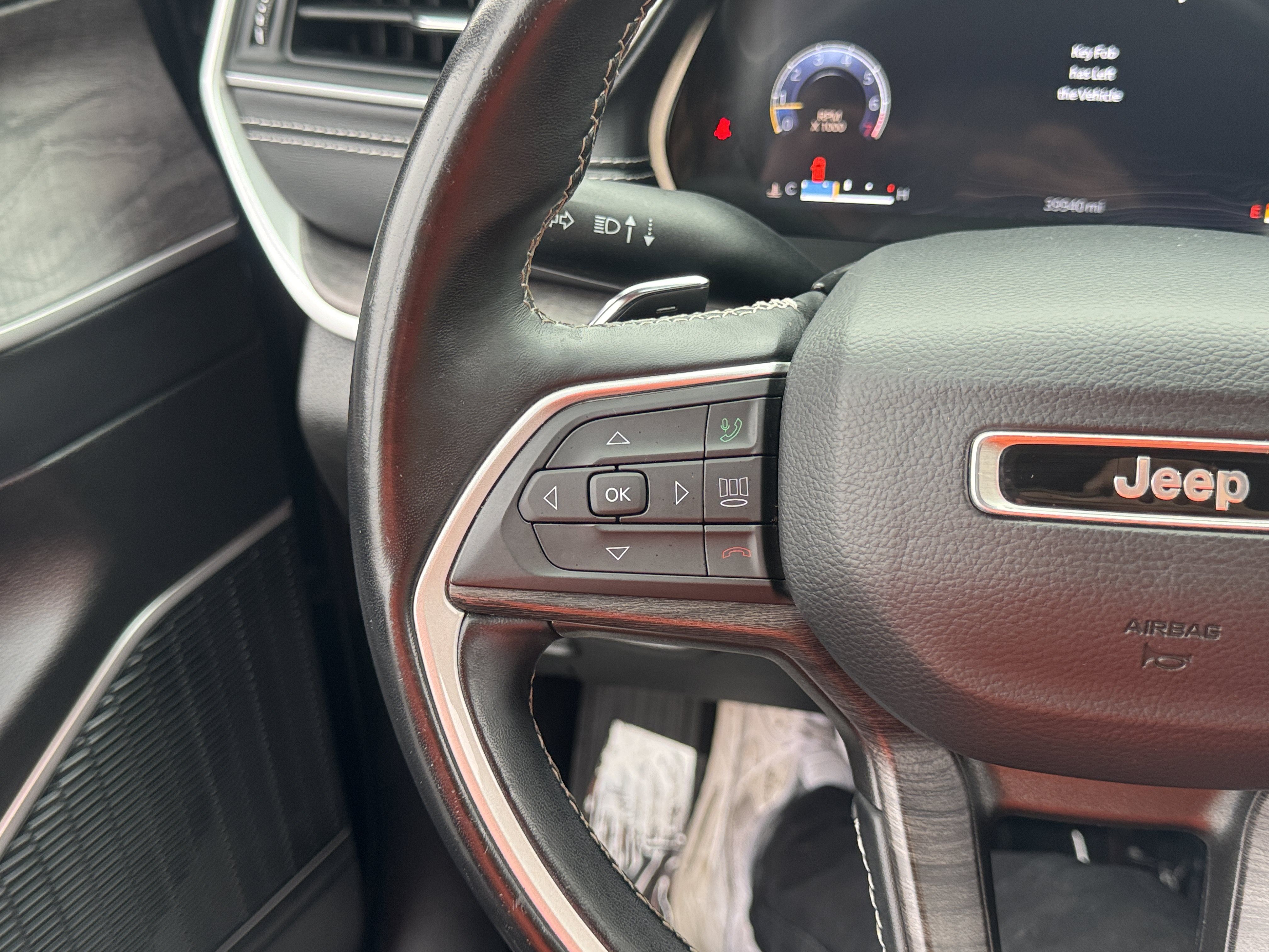 Used 2022 Jeep Grand Cherokee L Limited w/ Black Appearance Package AWD/4WD image 23