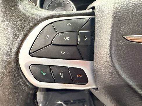 Used 2020 Chrysler 300 Limited AWD/4WD image 21