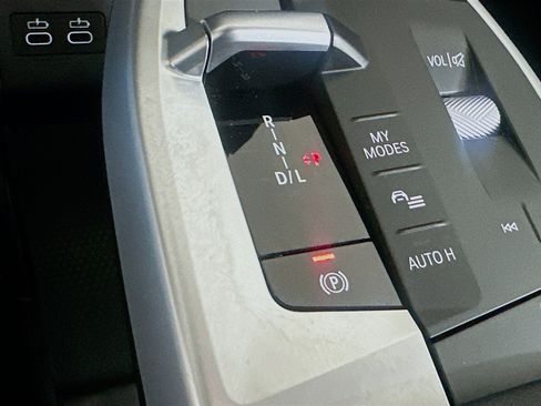 Used 2025 BMW X2 xDrive28i image 25