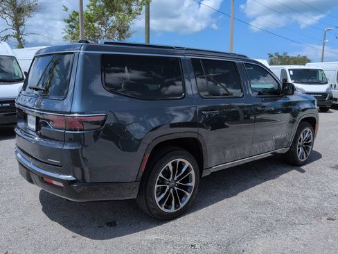 Used 2024 Jeep Wagoneer Series III w/ Premium Group I AWD/4WD image 5