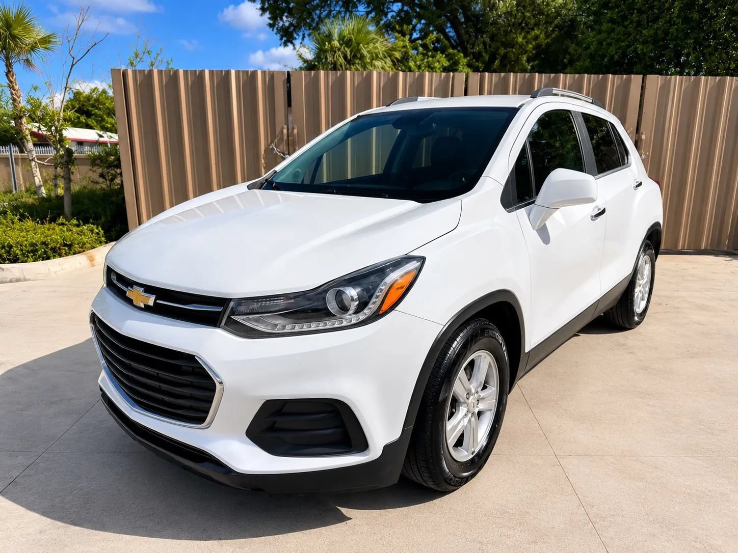 Used 2020 Chevrolet Trax LT w/ LT Convenience Package FWD image 12