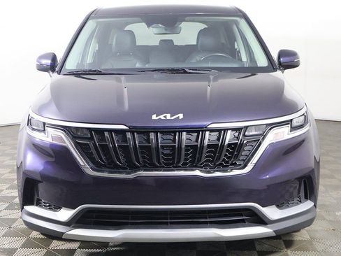 Used 2024 Kia Carnival LX image 11