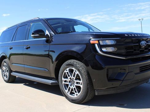 Used 2025 Ford Expedition Max Active AWD/4WD image 3