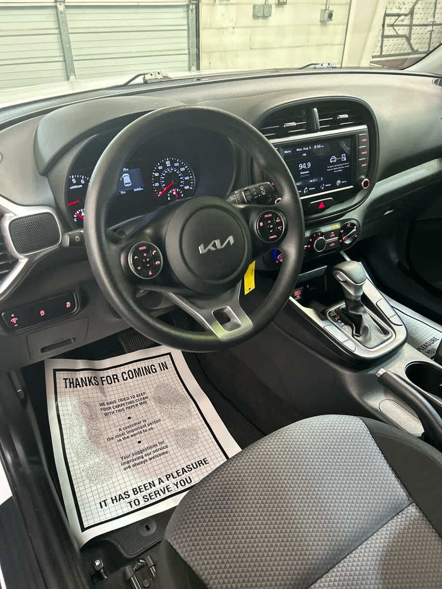 Used 2022 Kia Soul LX FWD image 8