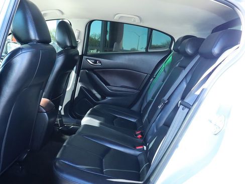 Used 2018 MAZDA MAZDA3 Touring image 29