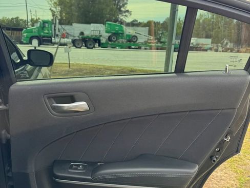 Used 2015 Dodge Charger SE w/ Popular Equipment Group image 14