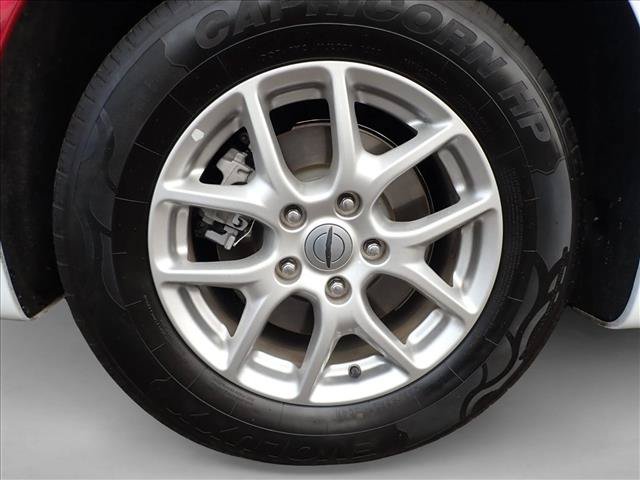 Used 2024 Chrysler Pacifica Touring-L FWD image 7