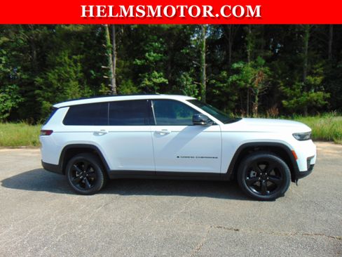 Certified 2024 Jeep Grand Cherokee L Limited w/ Black Appearance Package AWD/4WD image 10