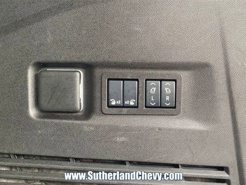 Used 2025 GMC Yukon XL Denali AWD/4WD image 49