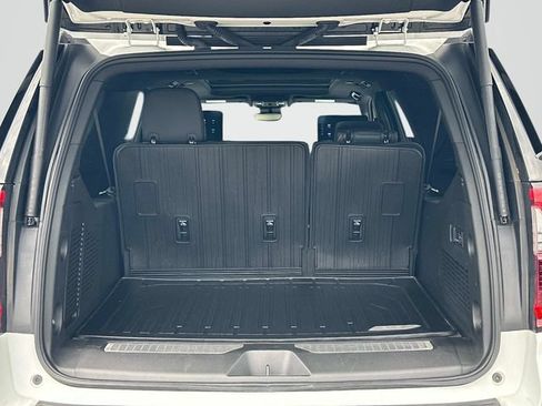 Used 2025 GMC Yukon XL AT4 w/ AT4 Premium Plus Package AWD/4WD image 19
