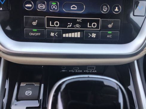 Used 2024 Subaru Outback Premium AWD/4WD image 17