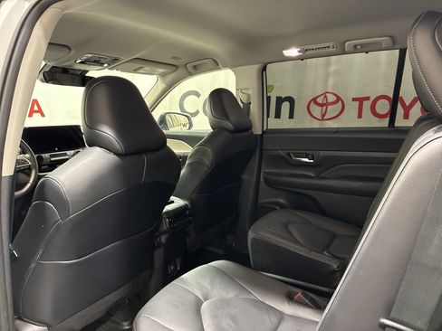 Used 2024 Toyota Grand Highlander AWD image 20