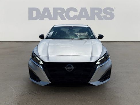 Used 2024 Nissan Altima 2.5 SV FWD image 2