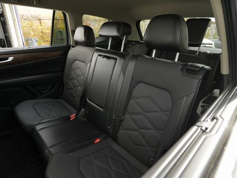 Used 2024 Volkswagen Atlas SE image 25