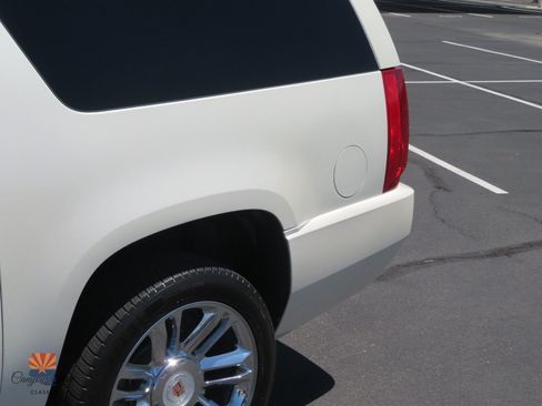 Used 2014 Cadillac Escalade ESV Platinum AWD/4WD image 16