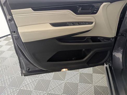 Used 2025 Honda Odyssey Touring image 10