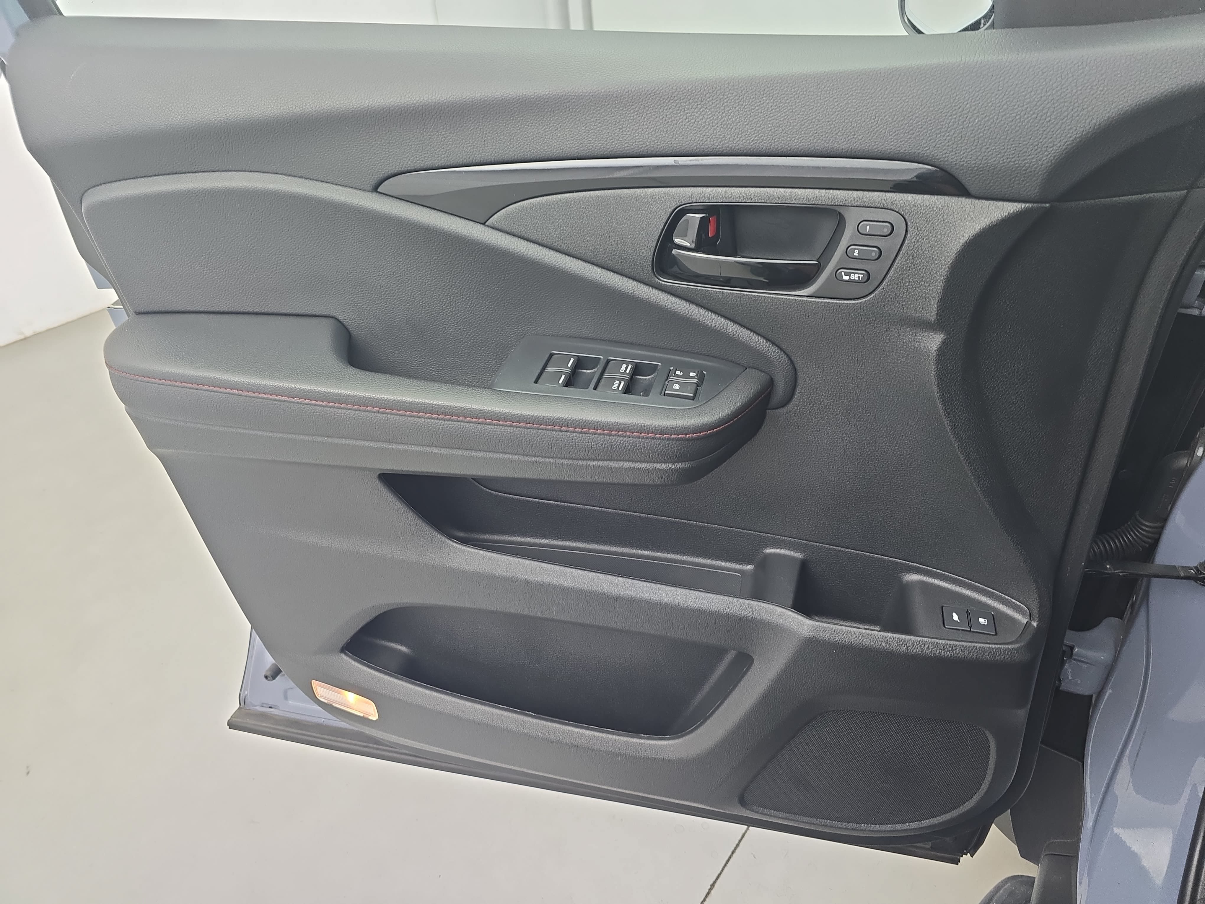 Used 2024 Honda Passport Black Edition image 27