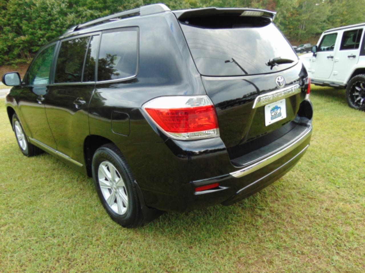 Used 2012 Toyota Highlander SE w/ Tow Pkg AWD/4WD image 5