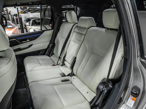 Used 2024 Lexus LX 600 4WD w/ Luxury Package image 15