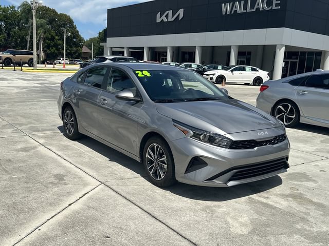 Certified 2024 Kia Forte LXS w/ LXS Technology Package FWD image 4