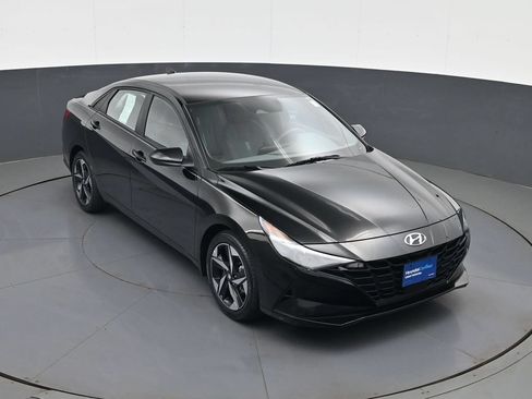 Certified 2023 Hyundai Elantra SEL w/ Convenience Package FWD image 15