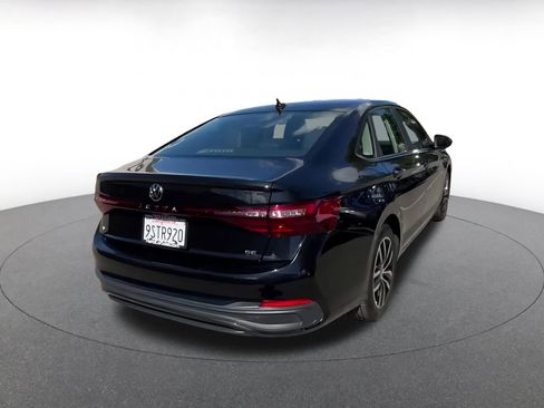 Used 2025 Volkswagen Jetta SE image 14