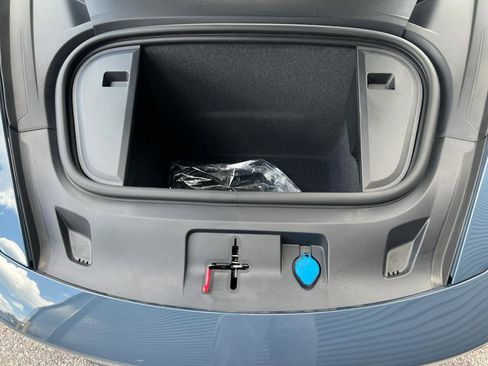 New 2025 Porsche Taycan image 25