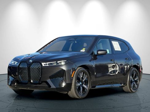 Used 2023 BMW iX xDrive50 w/ Premium Package image 8